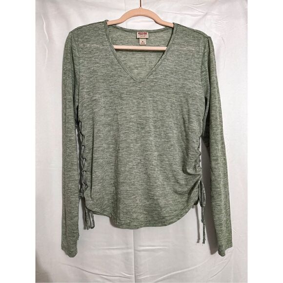 Super soft green sweater with ties - Picture 1 of 5